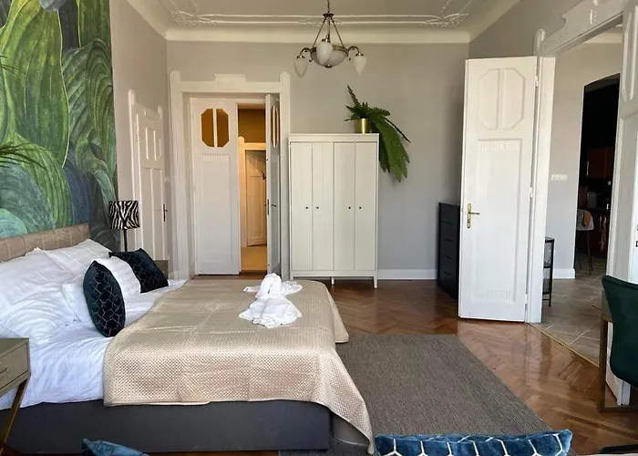 Orangehomes Panthera Luxury