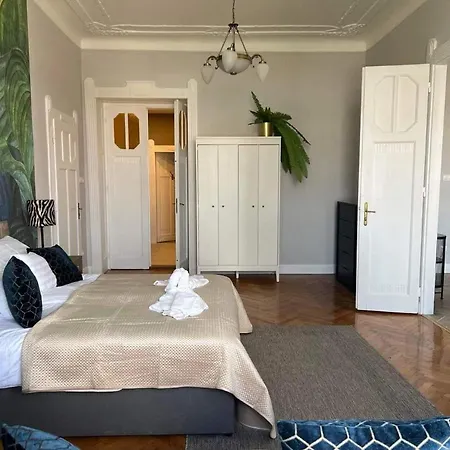 Orangehomes Panthera Luxury