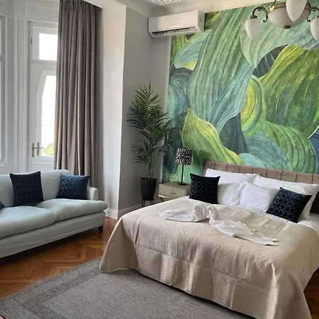 Orangehomes Panthera Luxury